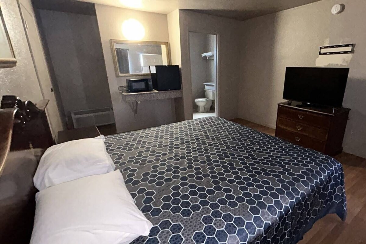 WiFi (free), bed sheets
