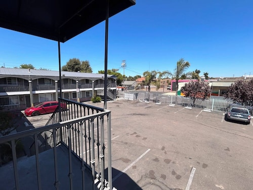 Executive Lodge Inn Stockton CA