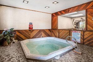 Pool - Rodeway Inn Pronghorn Lodge (Lander)