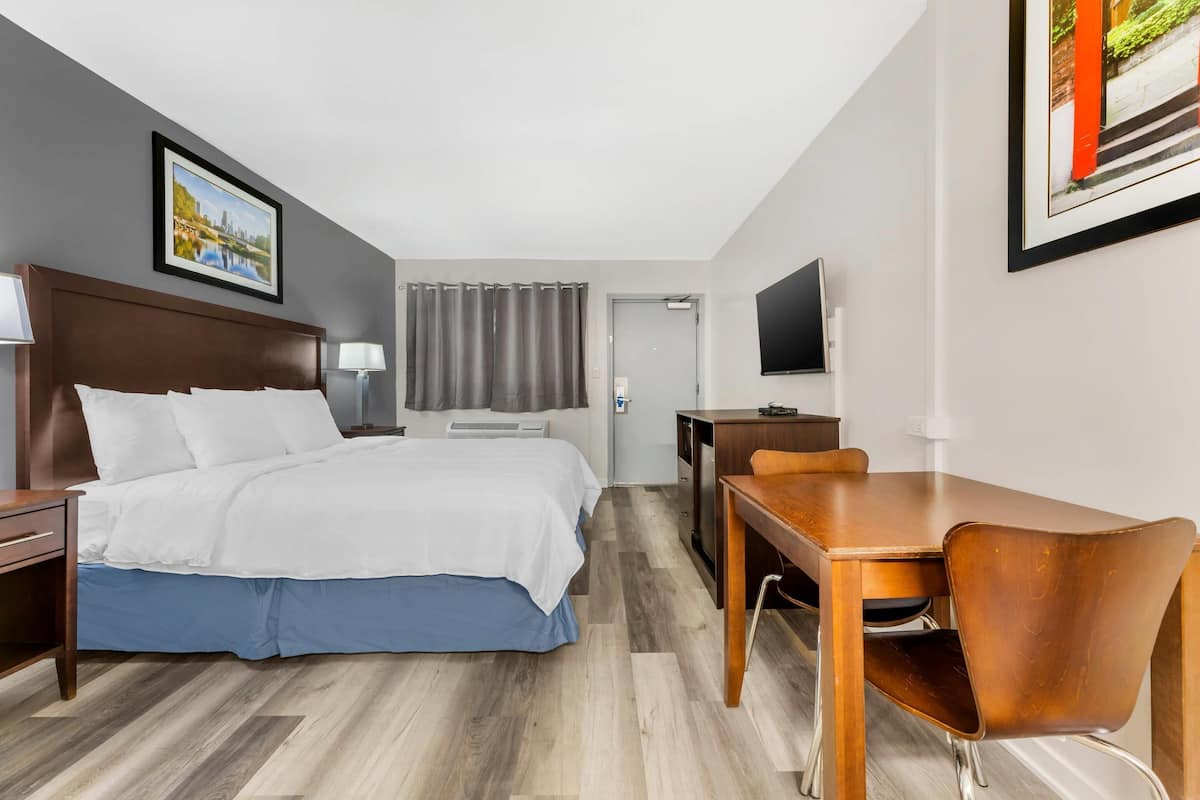 Quarto standard, 1 cama King, para não fumantes | Berços (sobretaxa), Wi-Fi de cortesia, roupa de cama