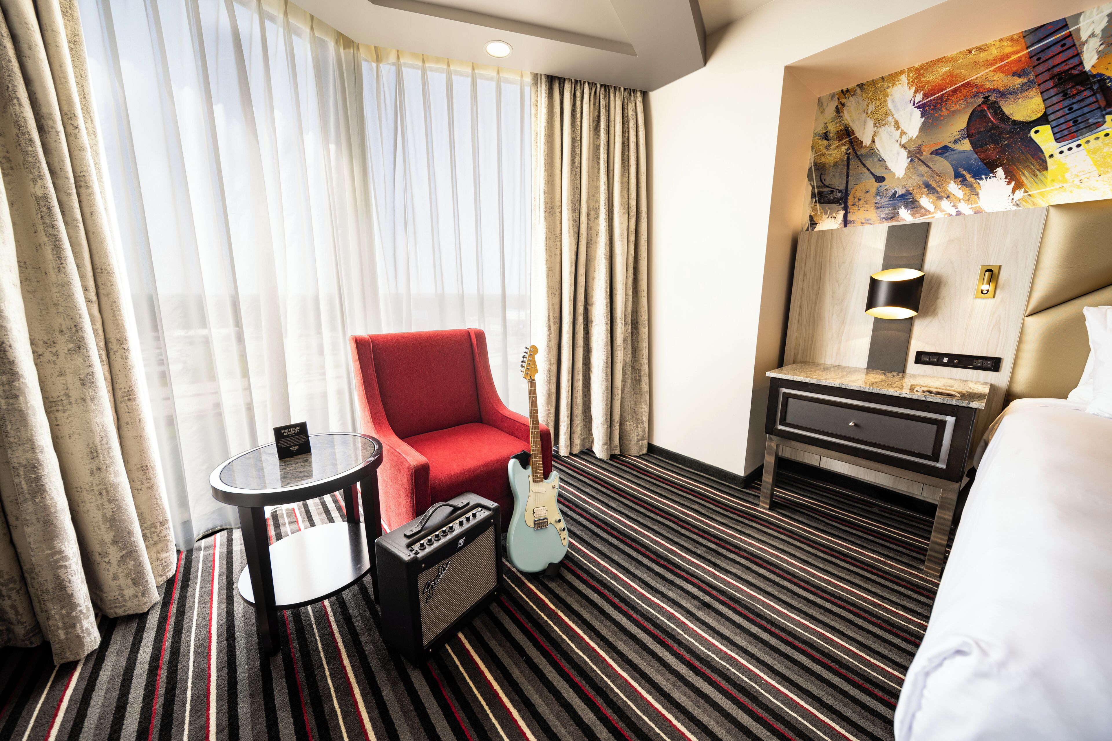 suite, 1 king bed, tower (hard rock) | in-room safe, desk, laptop workspace, blackout curtains