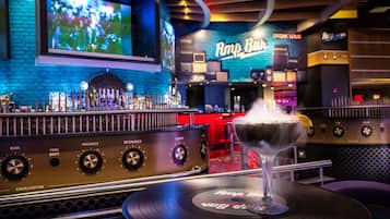 4 bares o lounges, bar junto a la alberca