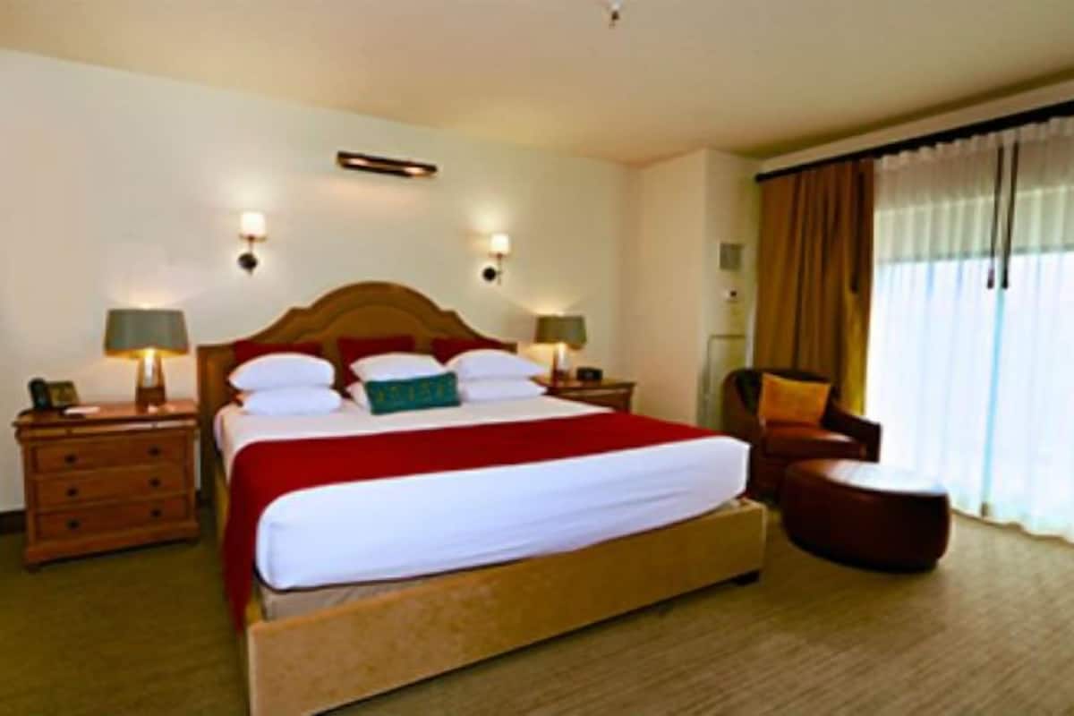 Suite, Tower (Chief Suite Cherokee Tower) | In-room safe, desk, laptop workspace, blackout curtains