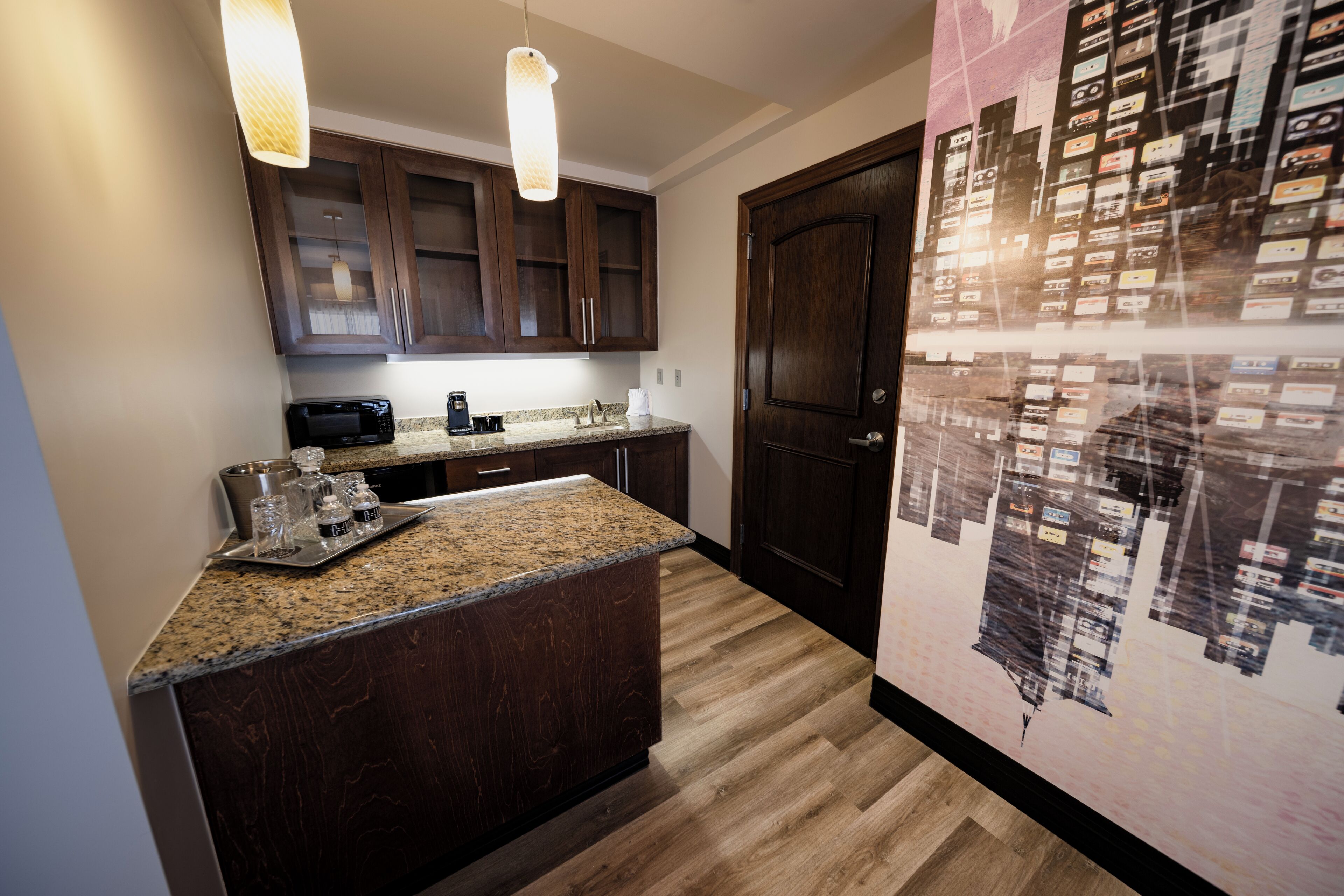 suite, tower (cherokee hard rock) | in-room safe, desk, laptop workspace, blackout curtains