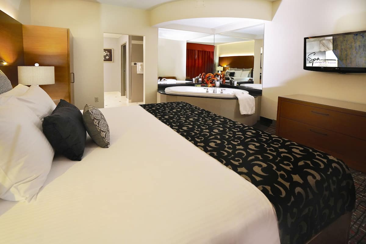 honeymoon suite | in-room safe, desk, laptop workspace, blackout curtains