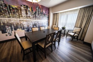 Suite, Tower (Cherokee Hard Rock) | Living area | 40-inch TV with cable channels, pay movies