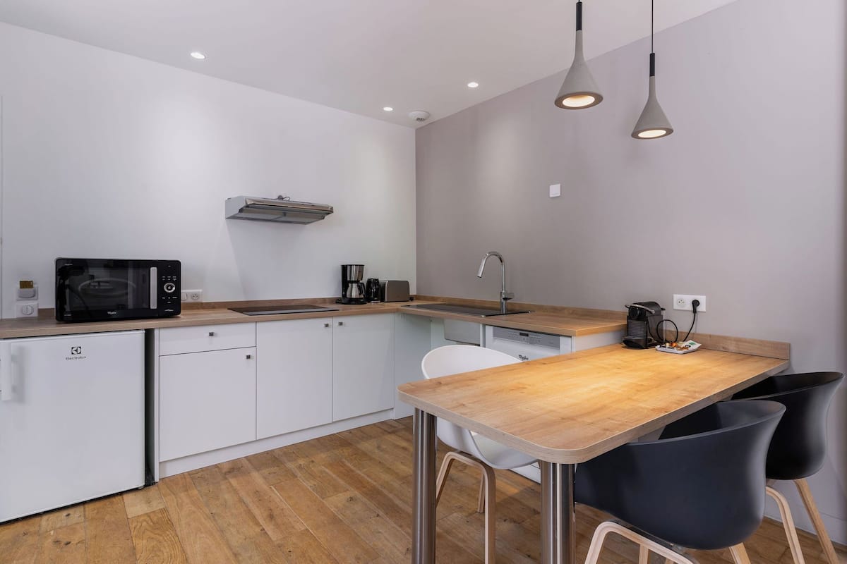 studio, multiple beds, accessible, kitchen | private kitchen