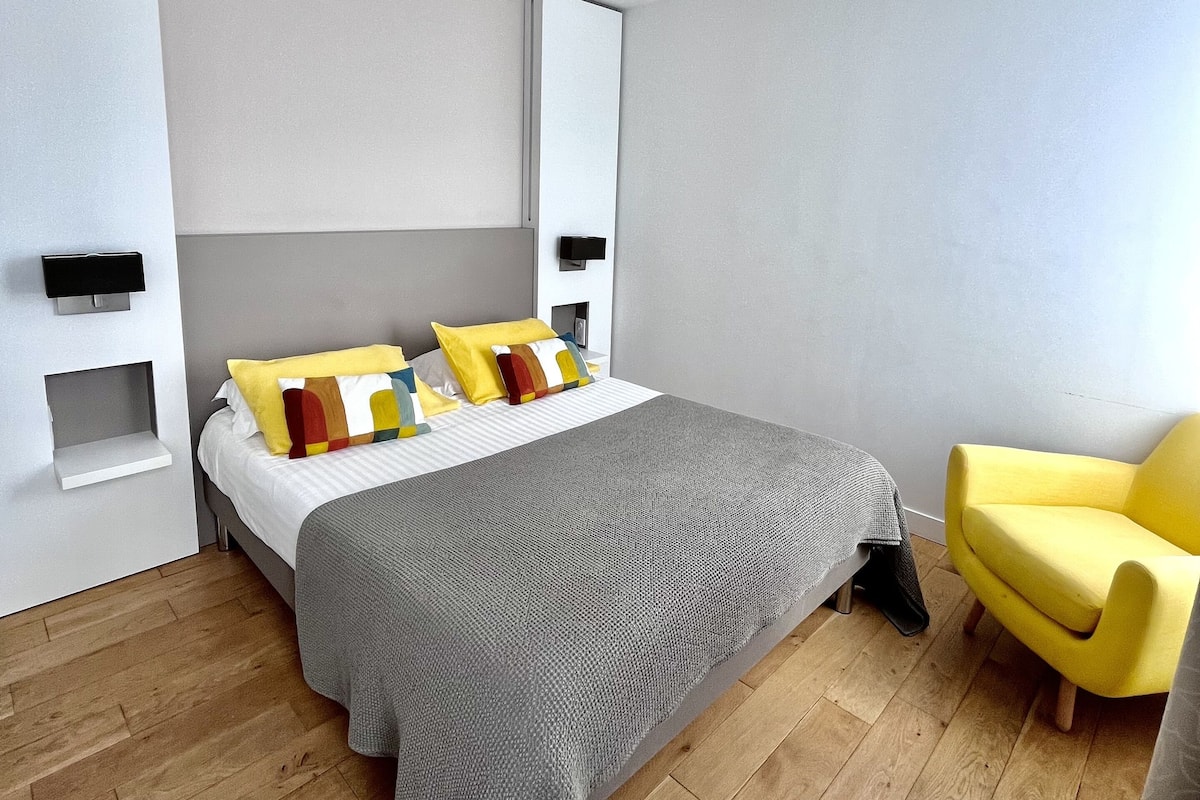 Superior tweepersoonskamer | Luxe beddengoed, een kluis op de kamer, geluiddichte muren, gratis wifi