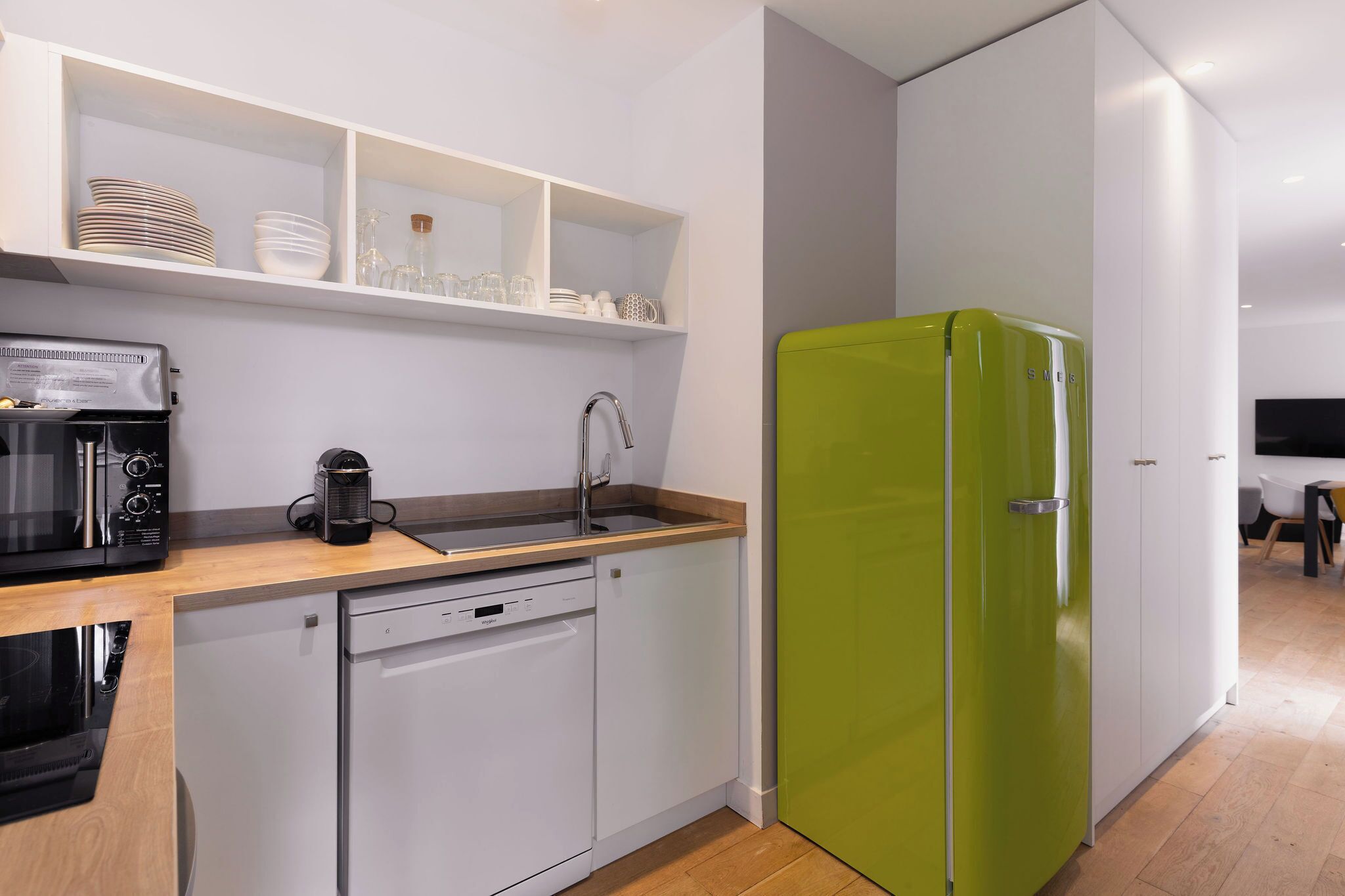 family studio suite, multiple beds, kitchen, courtyard area | private kitchenette