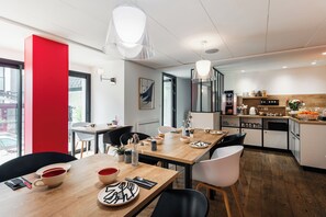 Frokostbuffé hver dag (mot et tillegg)