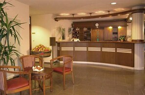 Reception - Hotel Am Lunik Park (Hohen Neuendorf)