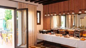 Petit déjeuner buffet