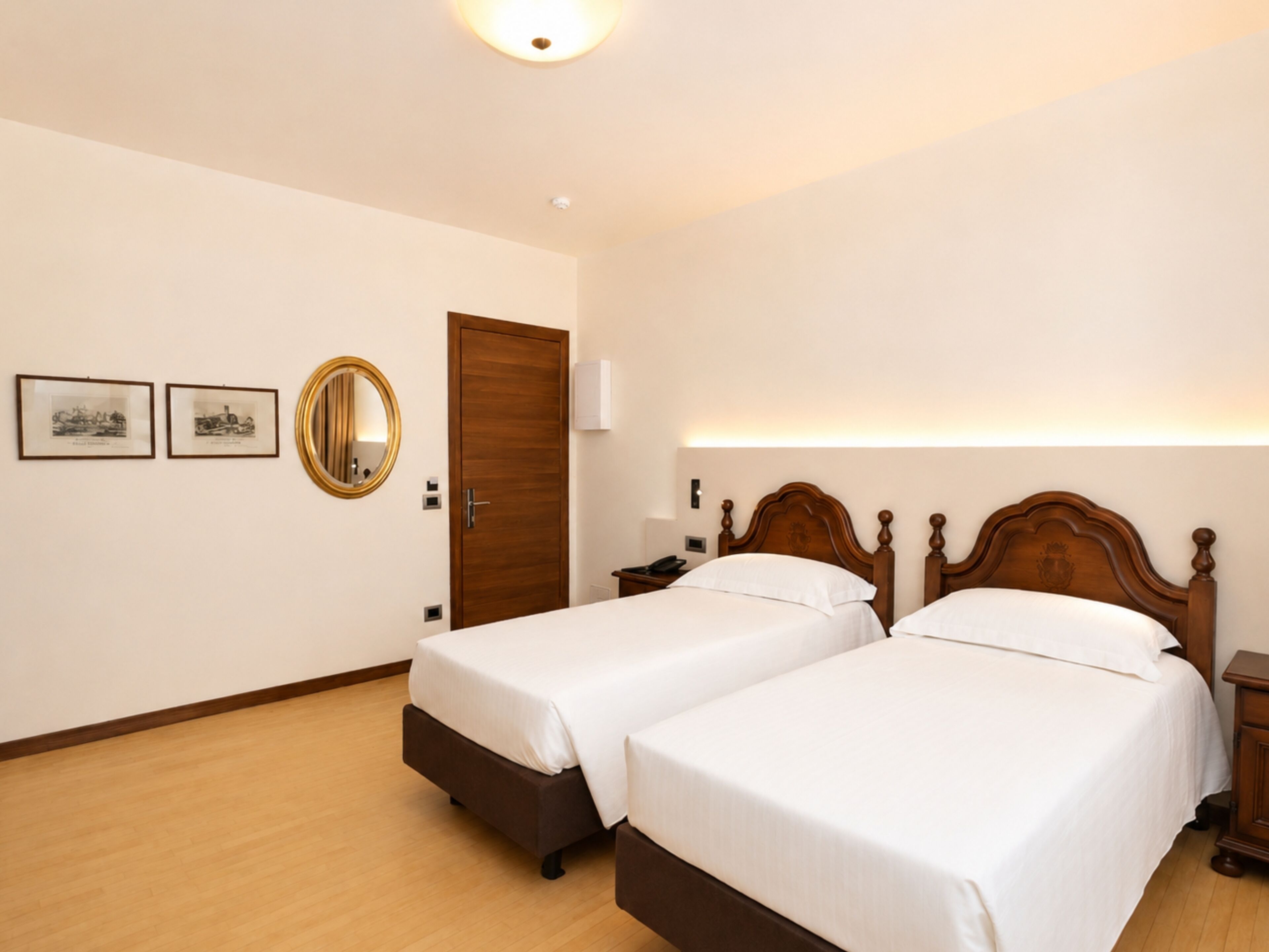 Deluxe | Memory foam beds, in-room safe, desk, free WiFi