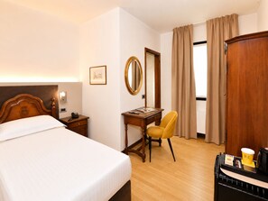 Classic Single | Memory foam beds, in-room safe, desk, free WiFi -  Hotel Scala - Buongiorno! Hotels (Treviso)