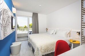 슈피리어 더블룸, 발코니, 수영장 전망 | 객실에서 보이는 전망