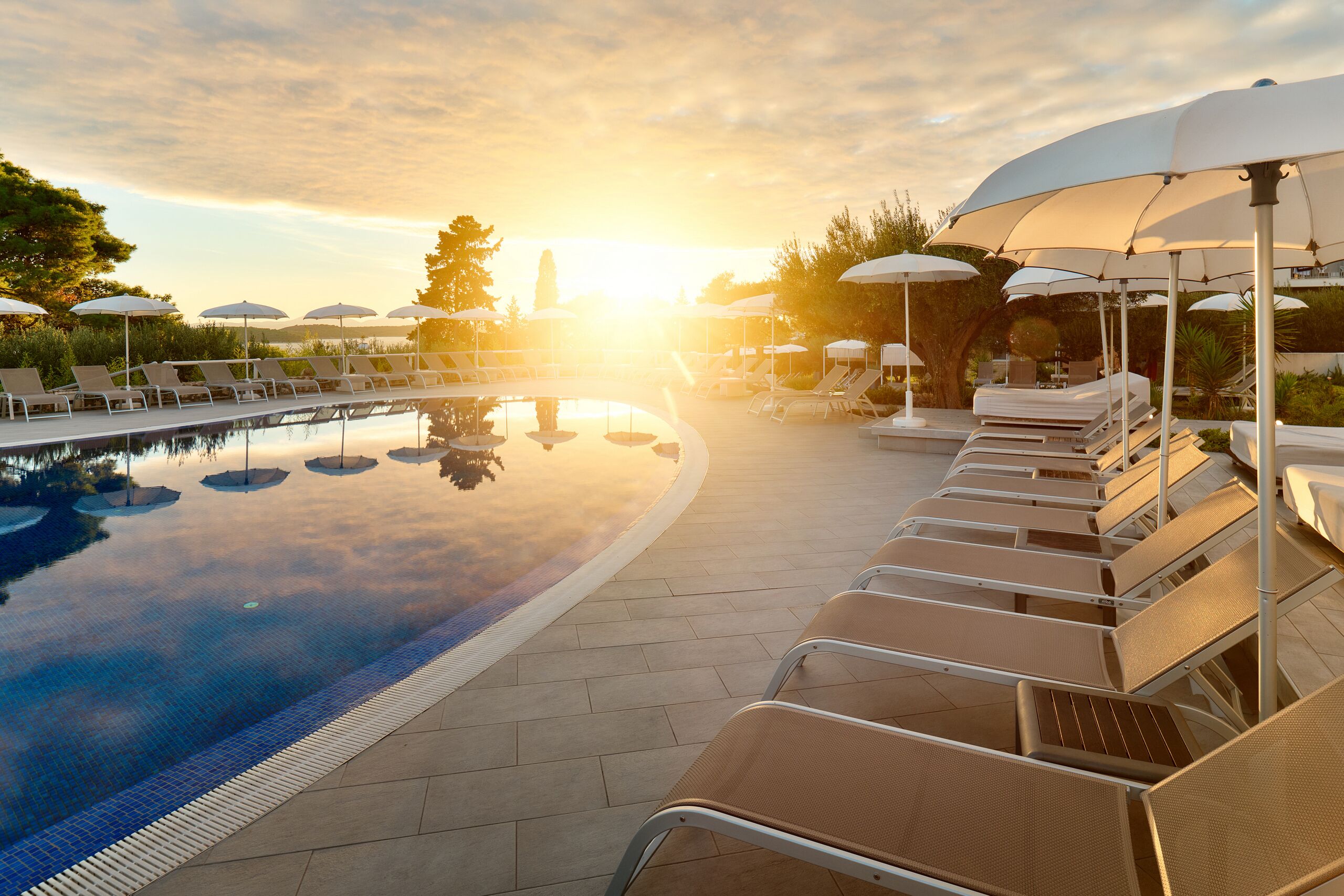 outdoor pool, free pool cabanas, pool umbrellas