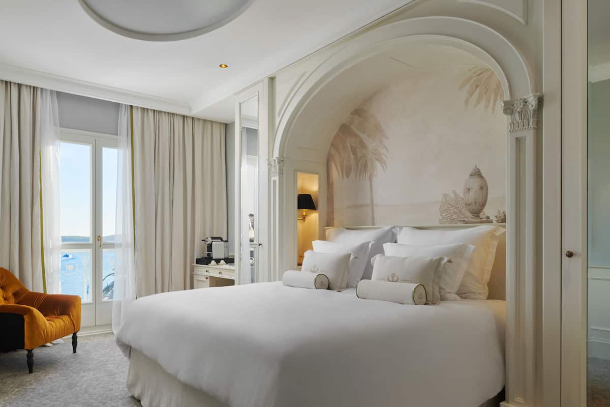 Premium kamer, uitzicht op zee | 1 slaapkamer, hypoallergeen beddengoed, een minibar