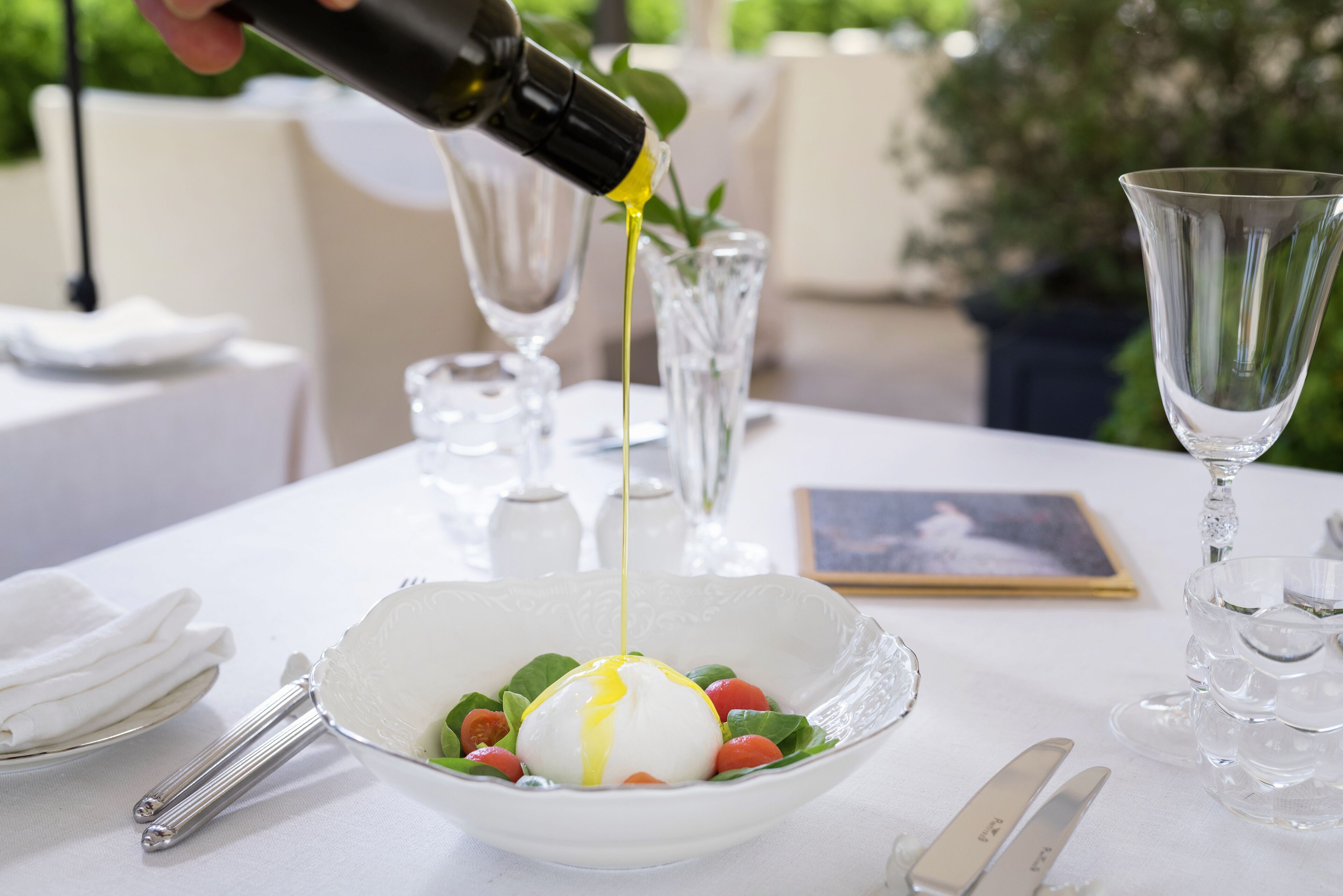 breakfast and lunch served