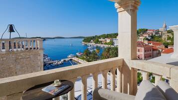 ๋ก์ด ์ค์ํธ, ๋ฐ์ฝ๋, ๋ฐ๋ค ์ ๋ง | ๋ฐ์ฝ๋ ์ ๋ง