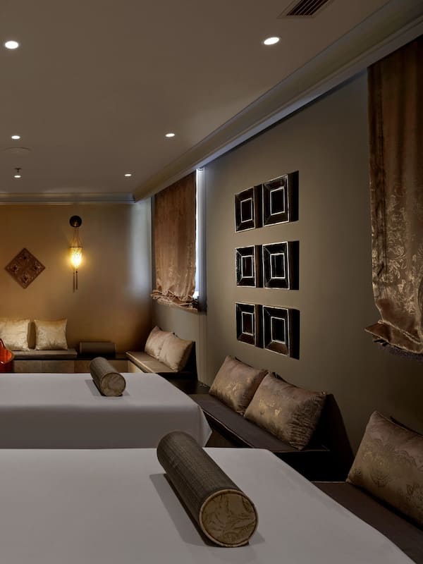 Couples treatment rooms, sauna, steam room, body treatments