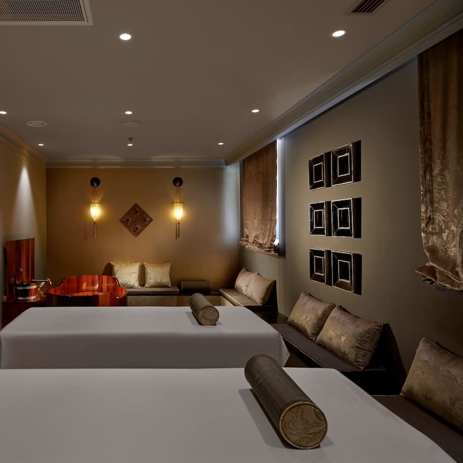 Couples treatment rooms, sauna, steam room, body treatments