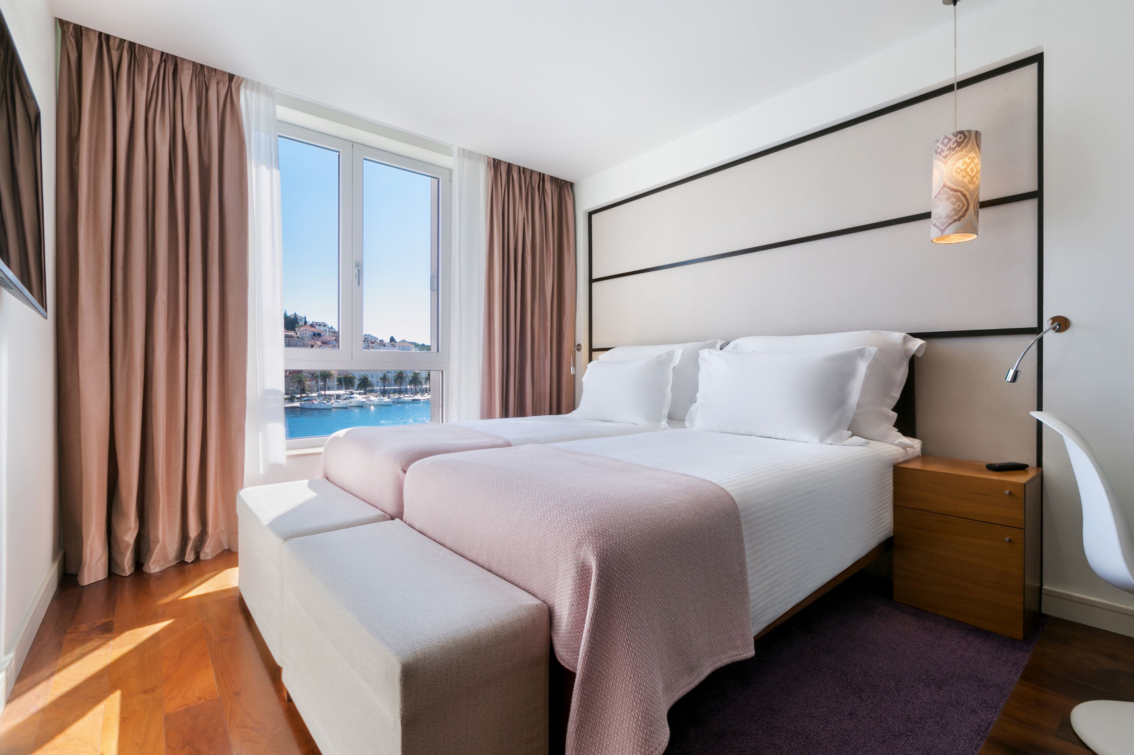 Minibar, in-room safe, desk, free WiFi