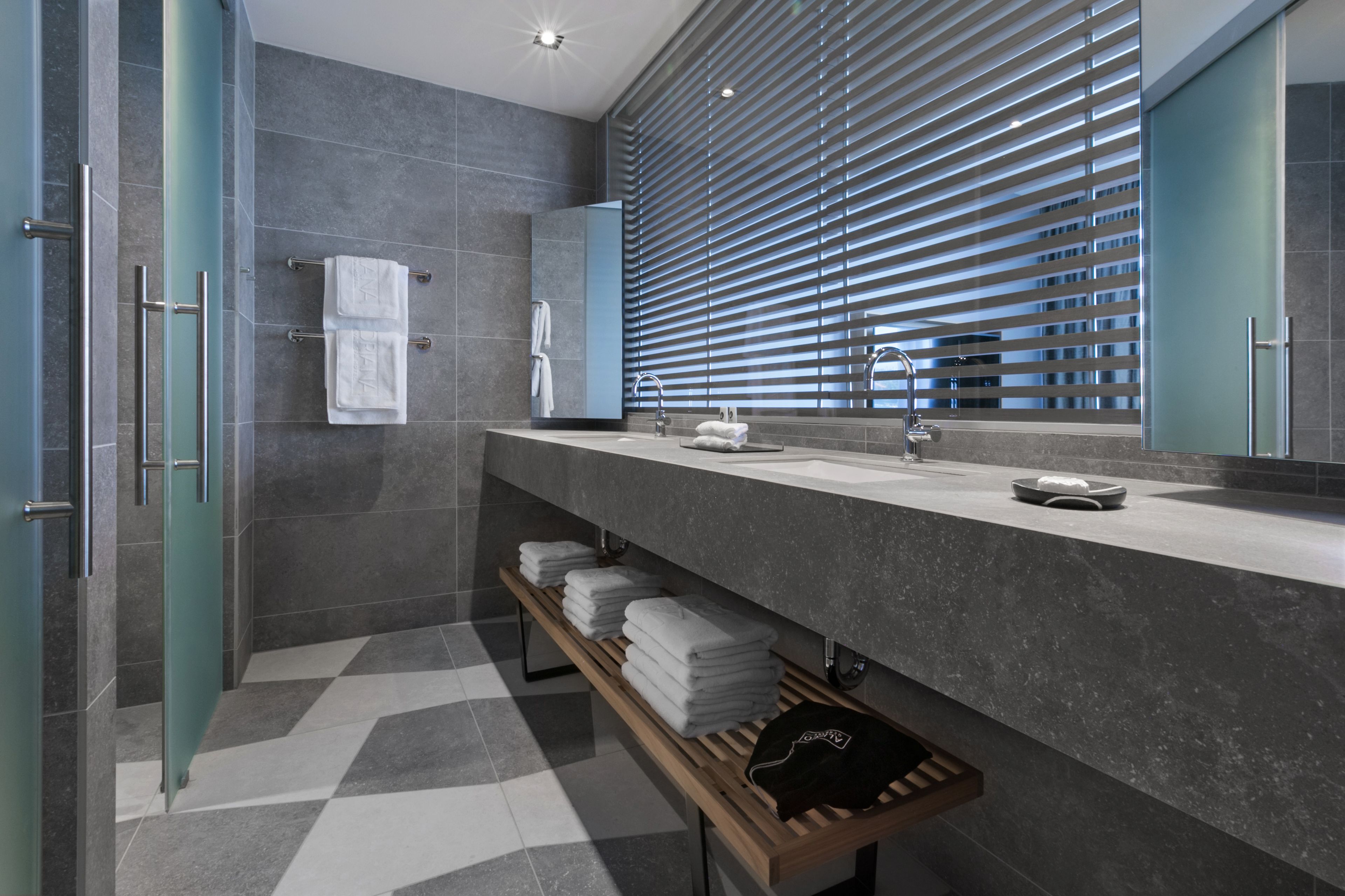 penthouse suite, balcony, sea view  | bathroom | shower, free toiletries, hair dryer, bathrobes
