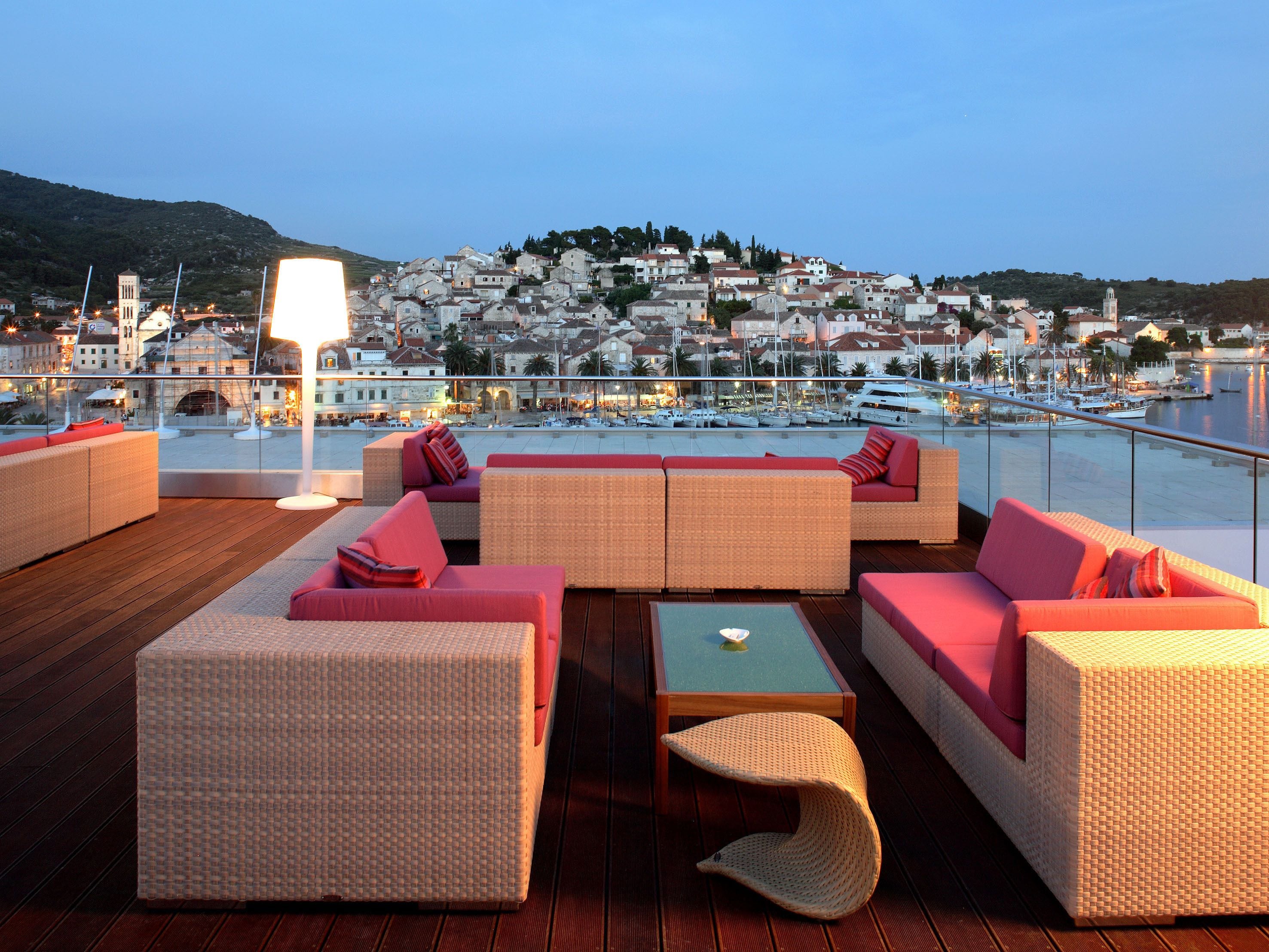 2 bars, bar en bord de piscine