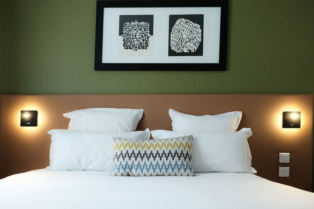 1 bedroom, premium bedding, in-room safe, desk