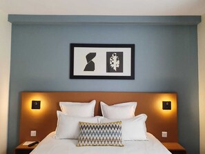 Premium bedding, in-room safe, desk, laptop workspace - Hôtel de l'Europe (Poitiers)
