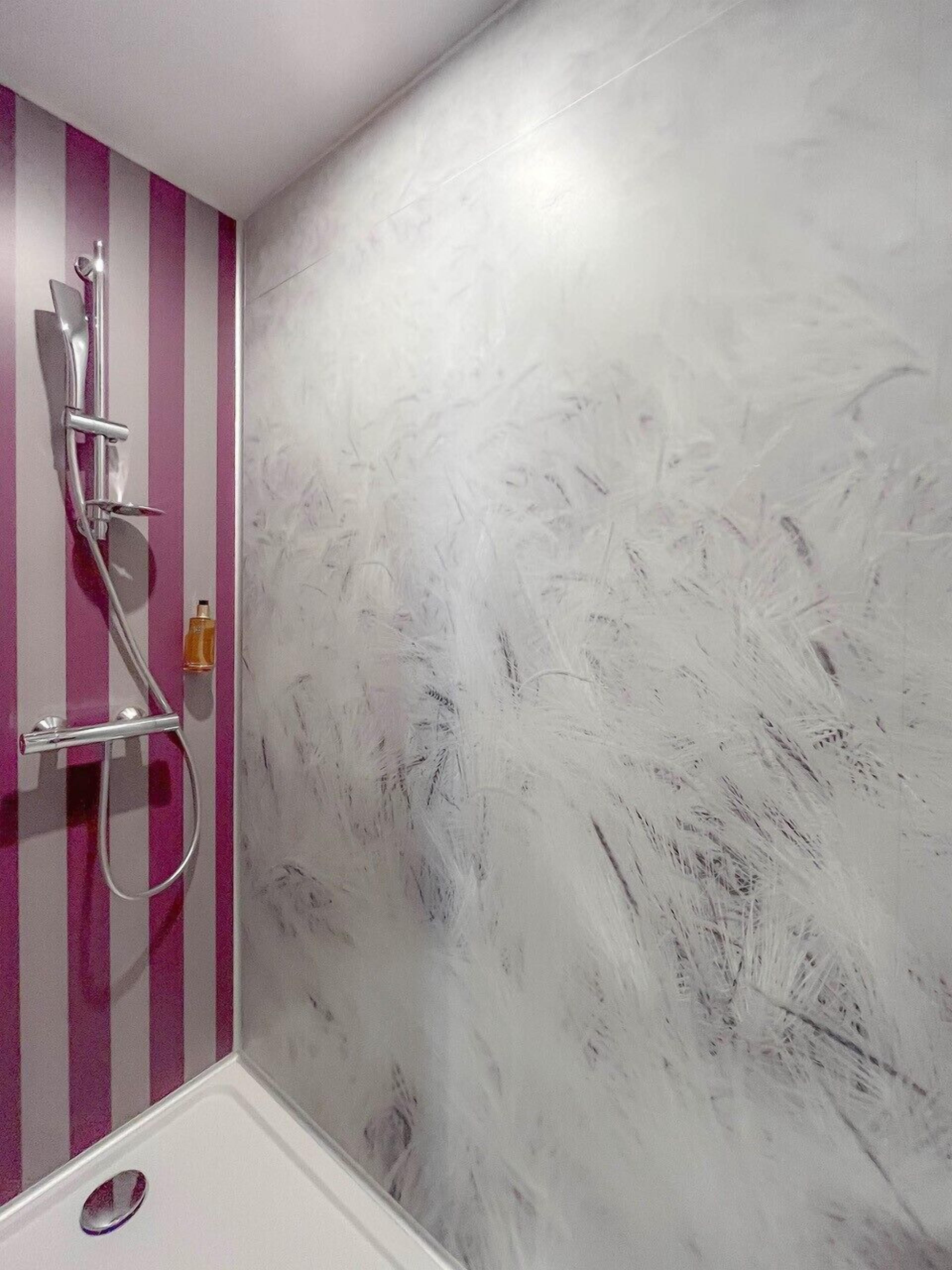 deluxe double room | bathroom | shower, free toiletries, hair dryer, towels