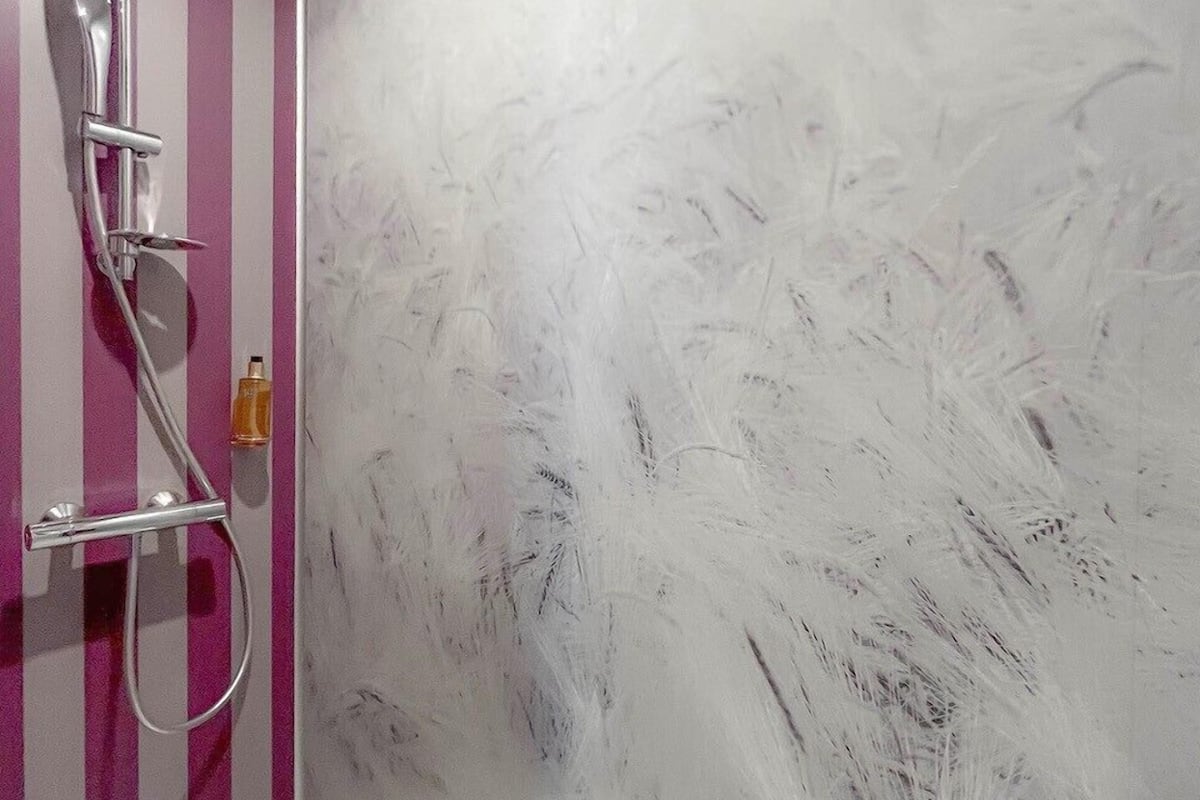 deluxe double room | bathroom | shower, free toiletries, hair dryer, towels