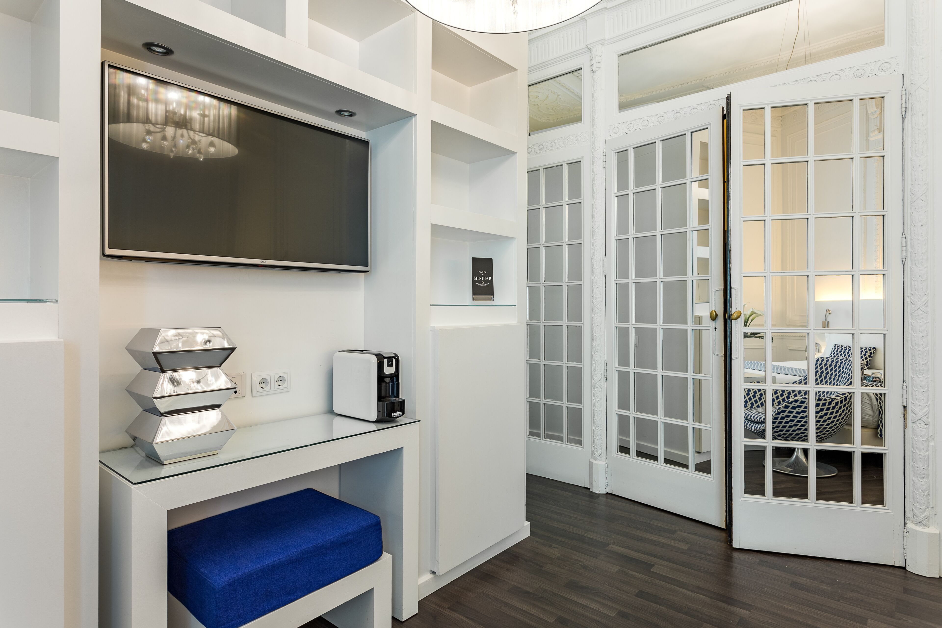 suite | minibar, in-room safe, desk, blackout curtains