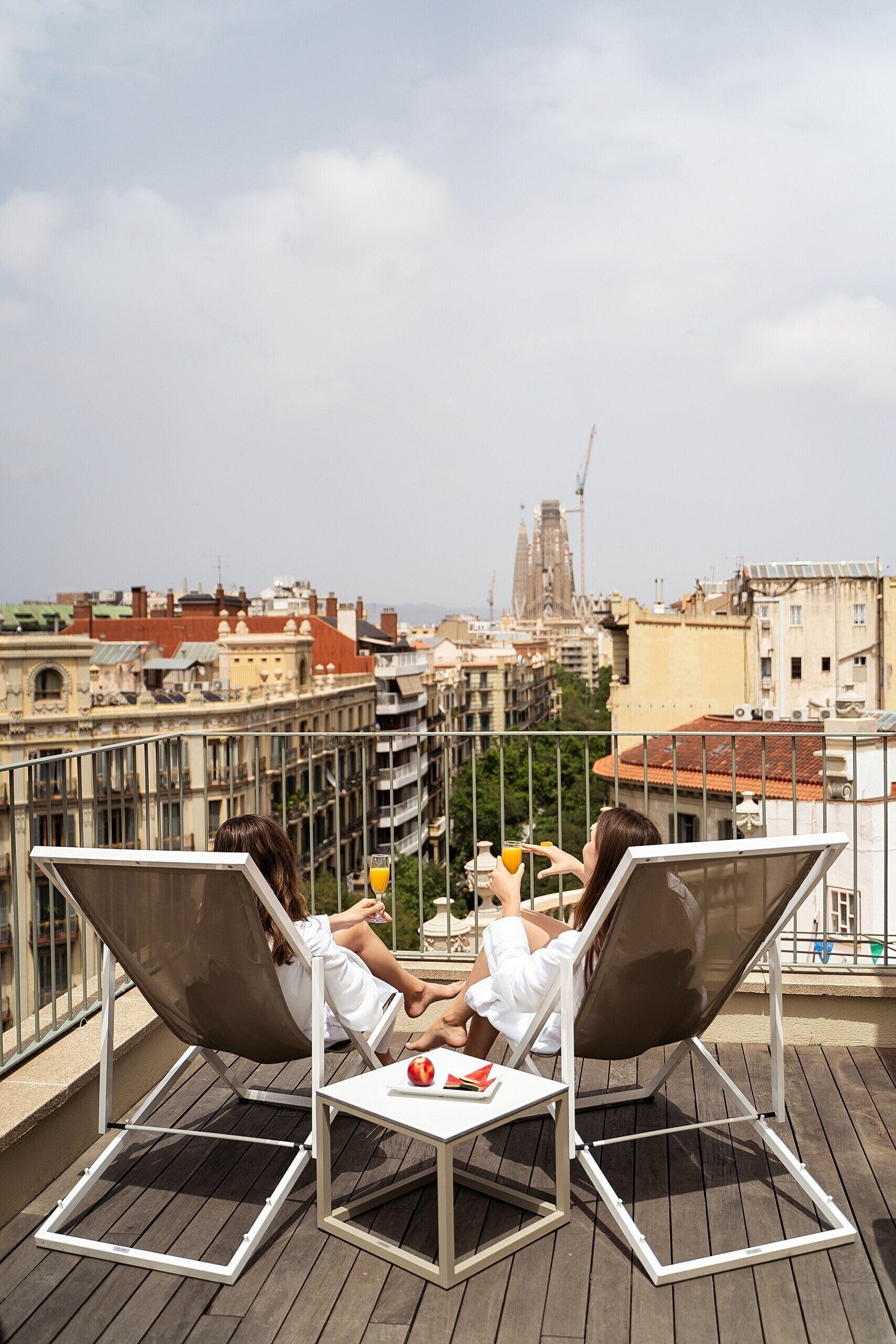 Habitación ejecutiva, Terraza | Minibar, caja de seguridad en la habitación y escritorio 