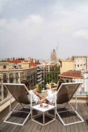 Executive Room, Terrace | Minibar, in-room safe, desk, blackout drapes - Room Mate Carla, Barcelona (Barcelona)