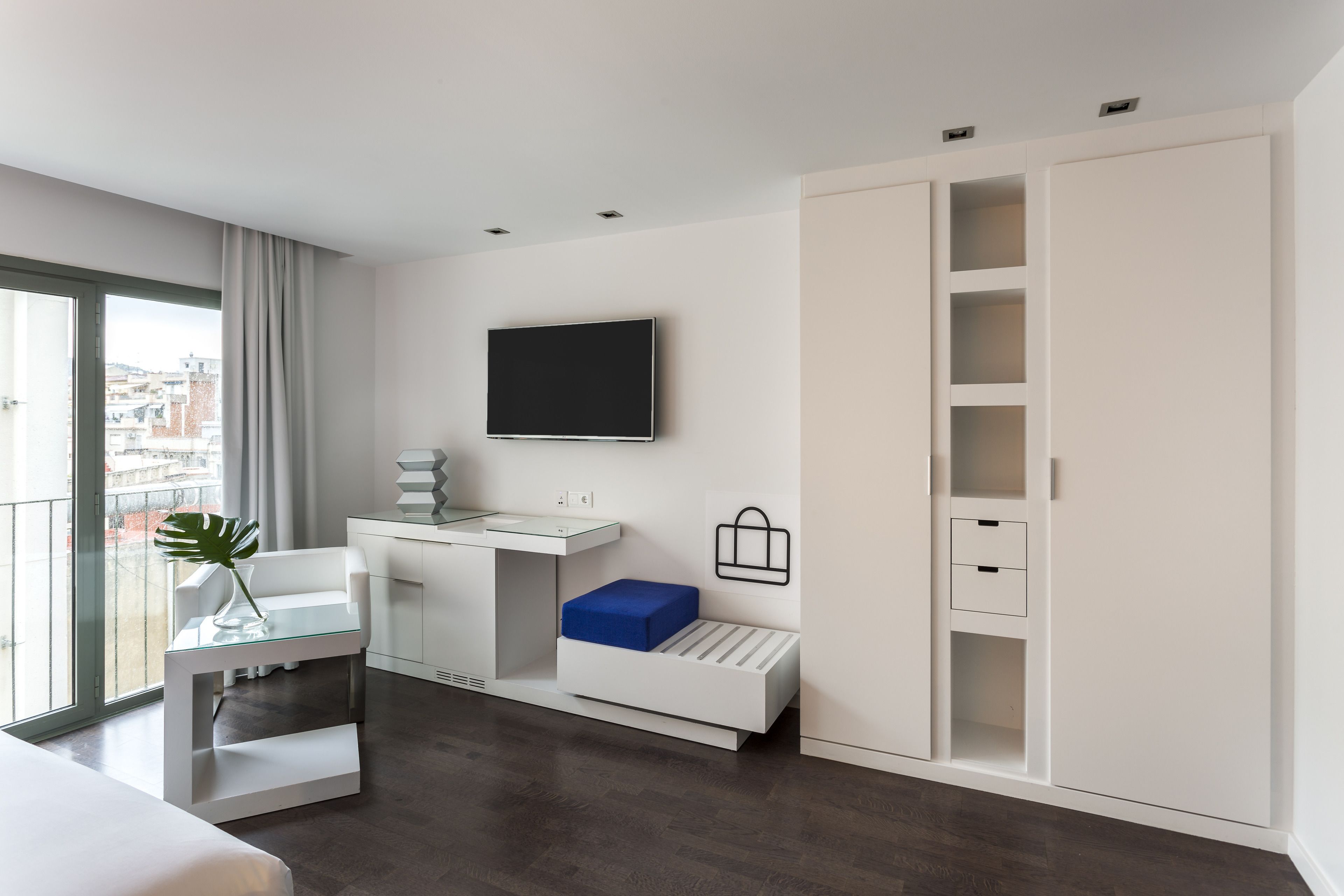 minibar, in-room safe, desk, blackout curtains