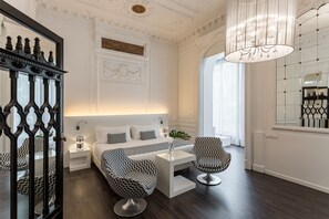 Suite | Minibar, in-room safe, desk, blackout drapes - Room Mate Carla, Barcelona (Barcelona)