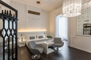 Suíte | Frigobar, cofres nos quartos, escrivaninha, cortinas blackout