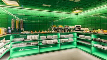 Tägliches Frühstücksbuffet (15.95 EUR pro Person)