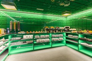 Daily buffet breakfast (EUR 15.95 per person)