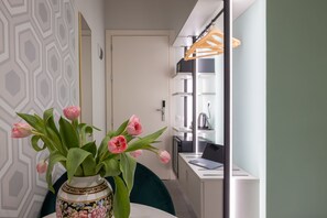 Comfort Twin kamer | Donsdekens, een minibar, een kluis op de kamer, een bureau