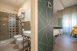 Shower, free toiletries, hair dryer, bidet - Morpheus Rooms (Rome)