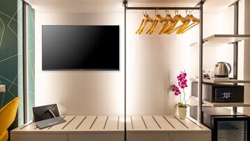 Familienzimmer | Daunenbettdecken, Minibar, Zimmersafe, Schreibtisch