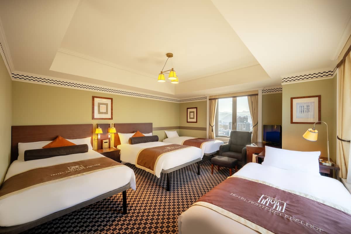 ห้องดีลักซ์สำหรับสี่ท่าน, ปลอดบุหรี่ (16th - 21st floors, for 4 people) | เครื่องนอนระดับพรี  เมียม, ผ้านวมขนเป็ด, โต๊ะทำงาน, ผ้าม่านกันแสง