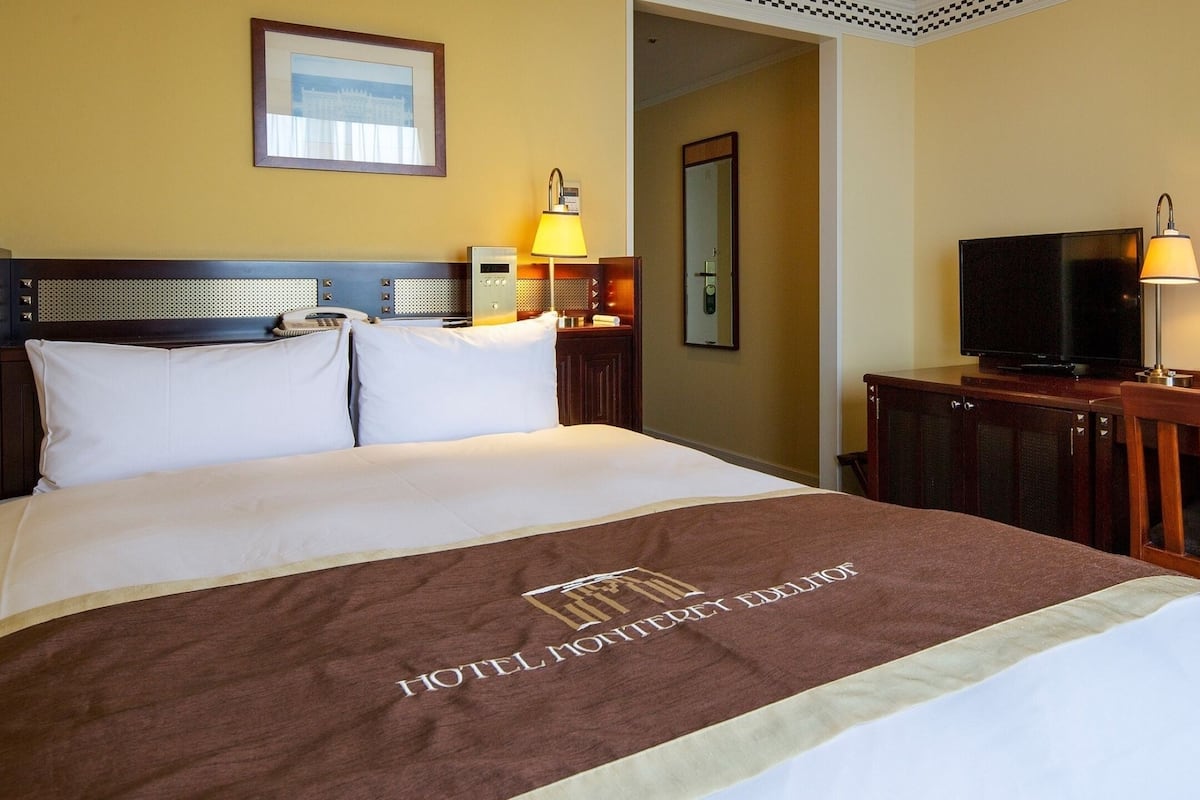 ห้องสแตนดาร์ด, ปลอดบุหรี่ (Semi Double, 16th - 21nd floors) | เครื่องนอนระดับพรีเมียม, ผ้านวมขนเป็ด, โต๊ะทำงาน, ผ้าม่านกันแสง