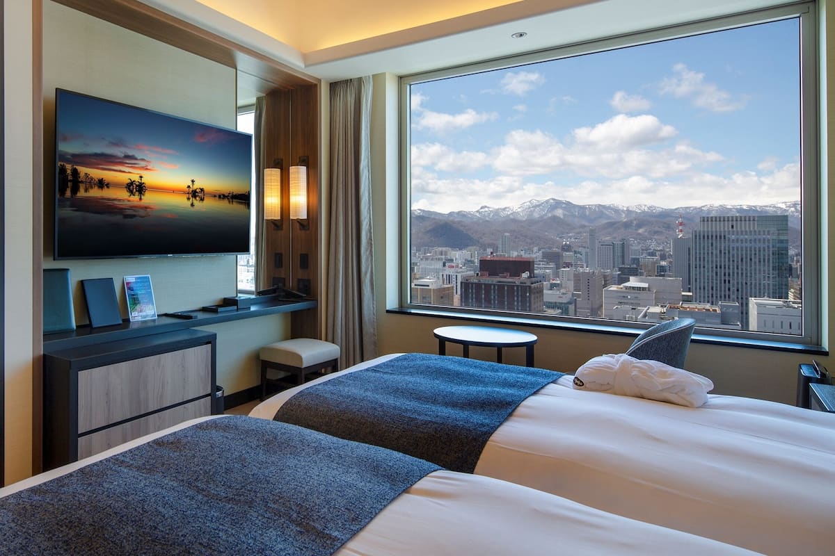 ห้องพรีเมียมสวีท, ปลอดบุหรี่, วิวเมือง (22nd Premium Floor) | เครื่องนอนระดับพรีเมียม, ผ้านวมขนเป็ด, โต๊ะทำงาน, ผ้าม่านกันแสง