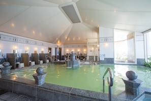 Sauna, hot tub, hot springs/mineral springs, massages