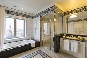 Luxury Oda, Sigara İçilmez (The top floor, 2 beds) | Banyo | Duş/küvet kombinasyonu, derin küvet, ücretsiz banyo/kozmetik ürünleri 