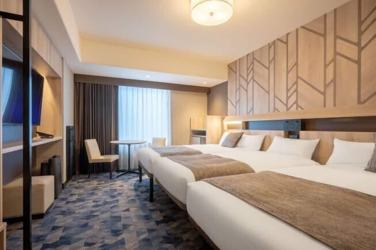 1 slaapkamer, luxe beddengoed, donzen dekbedden, een bureau