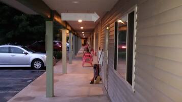 Bãi đậu xe tự phục vụ miễn phí